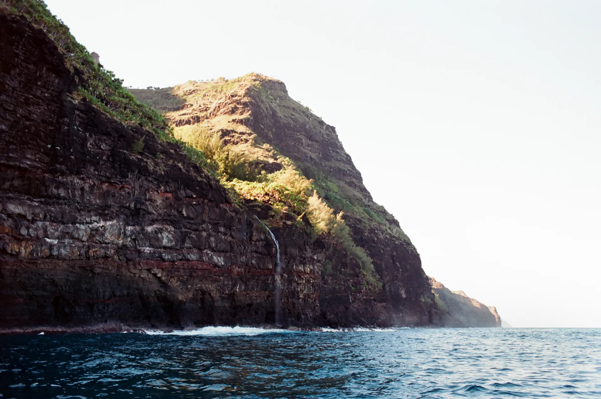 Happy guests on a Nā Pali Coast snorkel and sightseeing tour