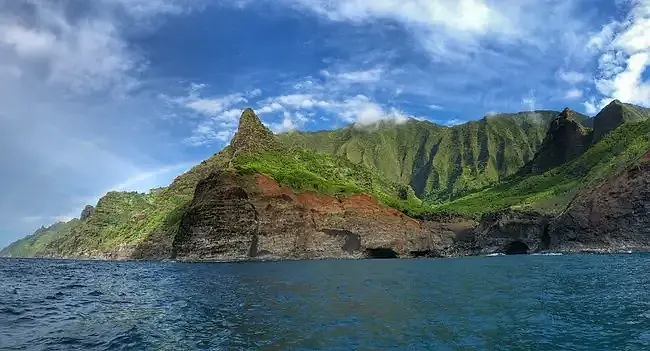 Nā Pali Coast and sea caves viewed from the ocean