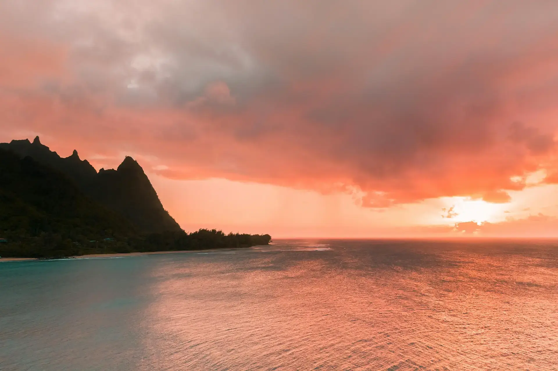 "Golden Hour" Nā Pali Sight-See Adventure